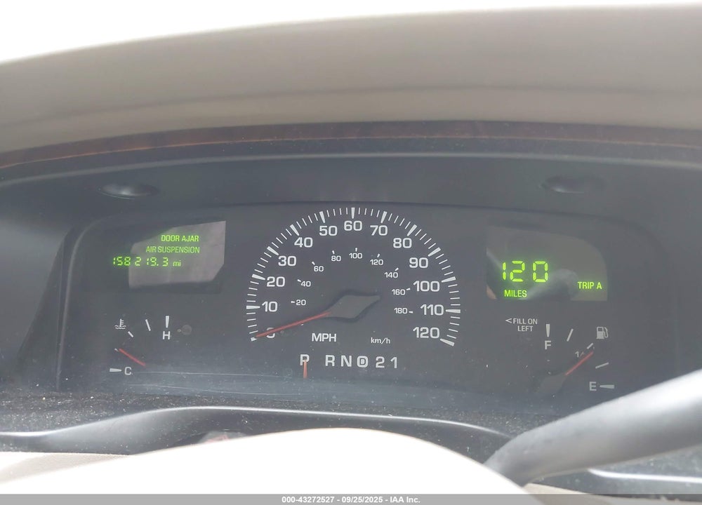 2000 LINCOLN TOWN CAR EXECUTIVE VIN: 1LNHM81WXYY808762