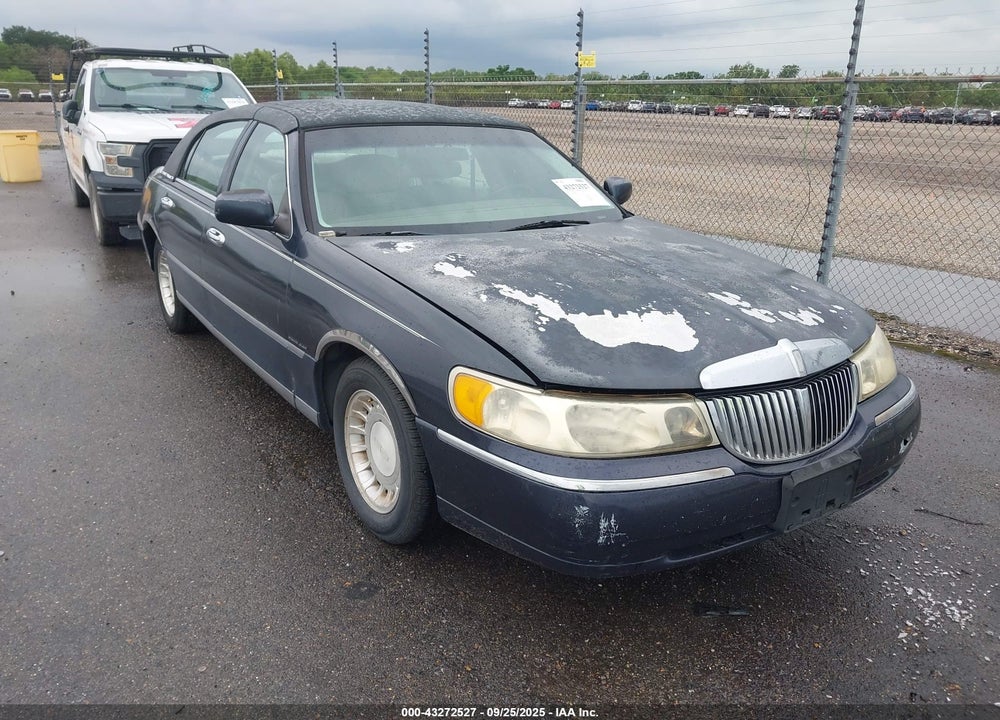 2000 LINCOLN TOWN CAR EXECUTIVE VIN: 1LNHM81WXYY808762