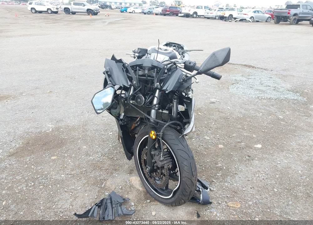 2014 KAWASAKI EX650 F VIN: JKAEXEF18EDA14384