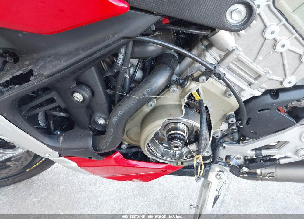 2021 DUCATI STREETFIGHTER V4/V4S VIN: ZDMFAKNW4MB002753