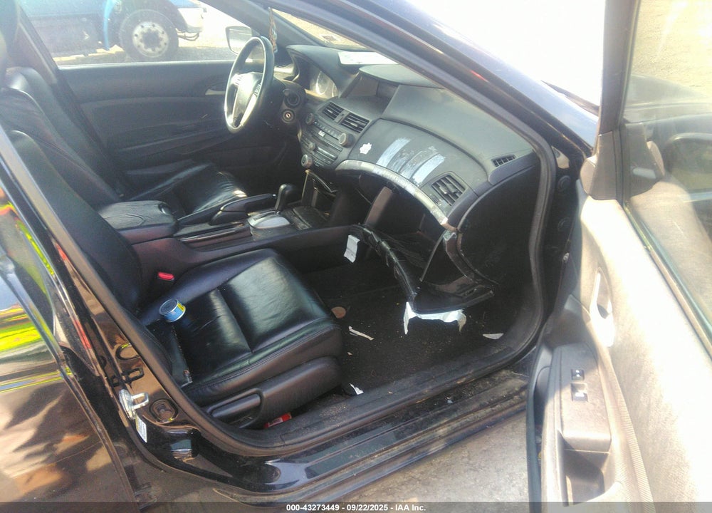 2011 HONDA ACCORD VIN: 1HGCP2F61BA137379