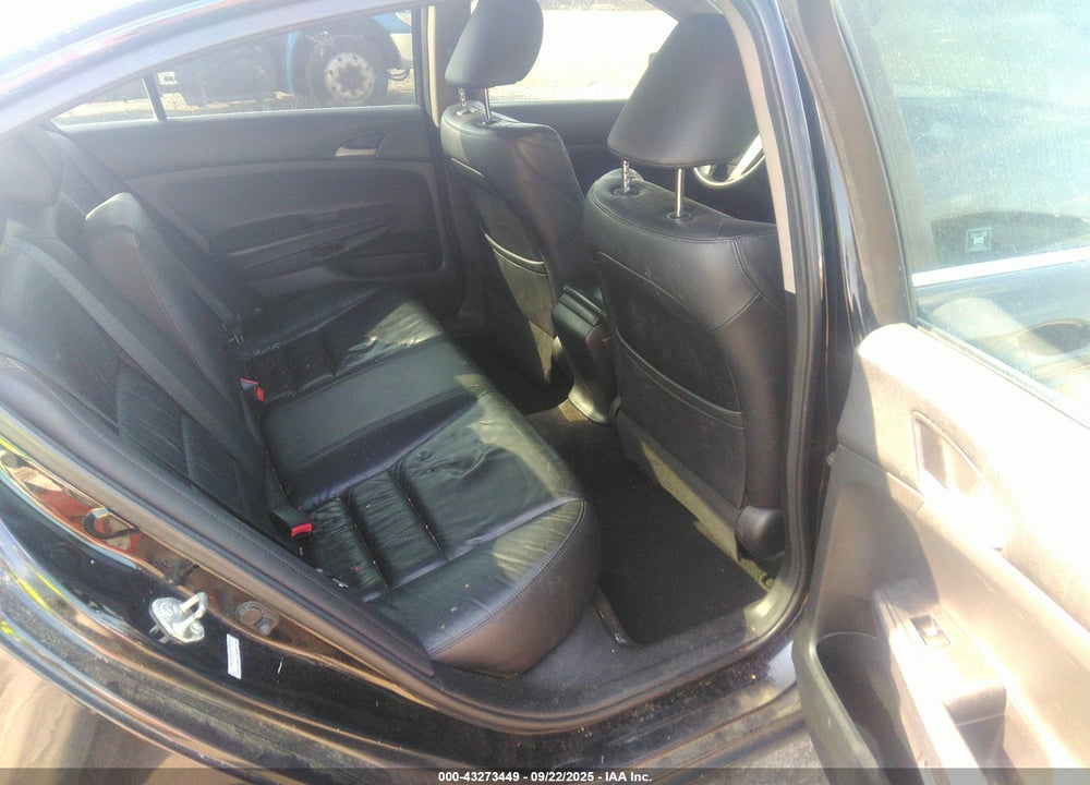 2011 HONDA ACCORD VIN: 1HGCP2F61BA137379