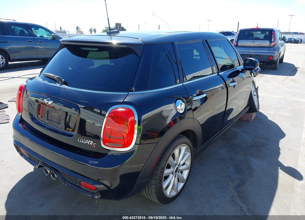 2015 MINI HARDTOP VIN: WMWXU3C53FT891871