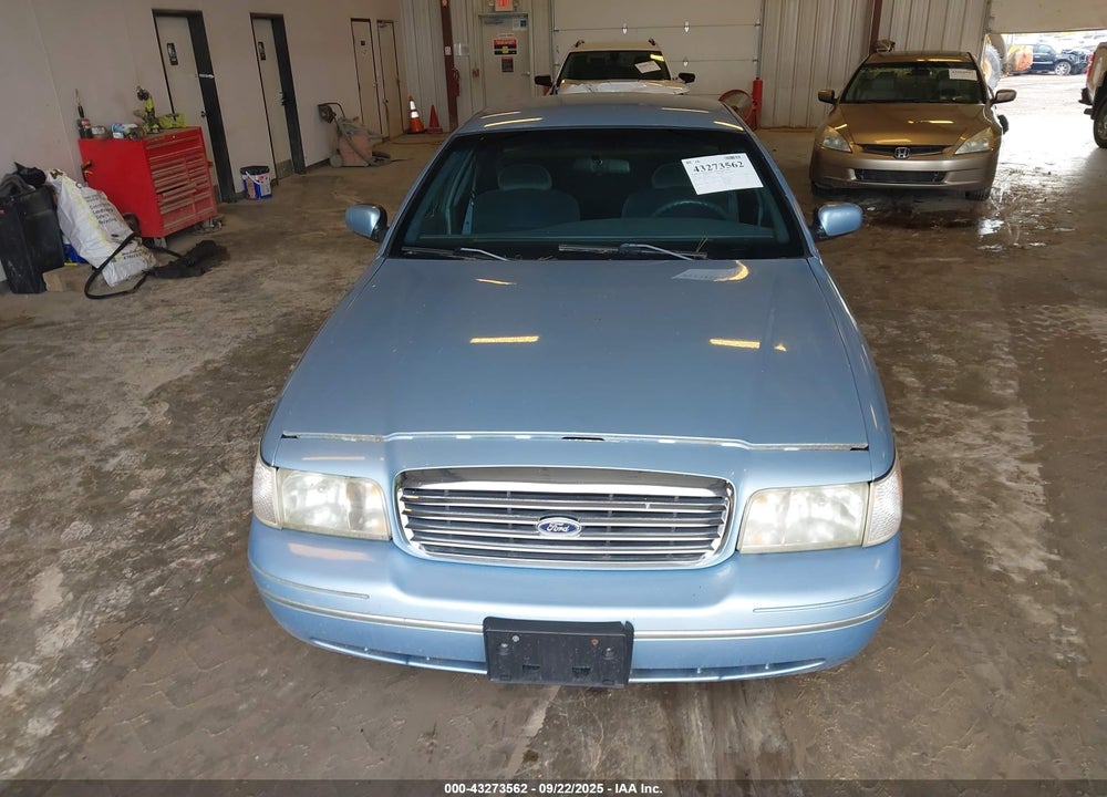 1999 FORD CROWN VICTORIA VIN: 2FAFP73W0XX120137