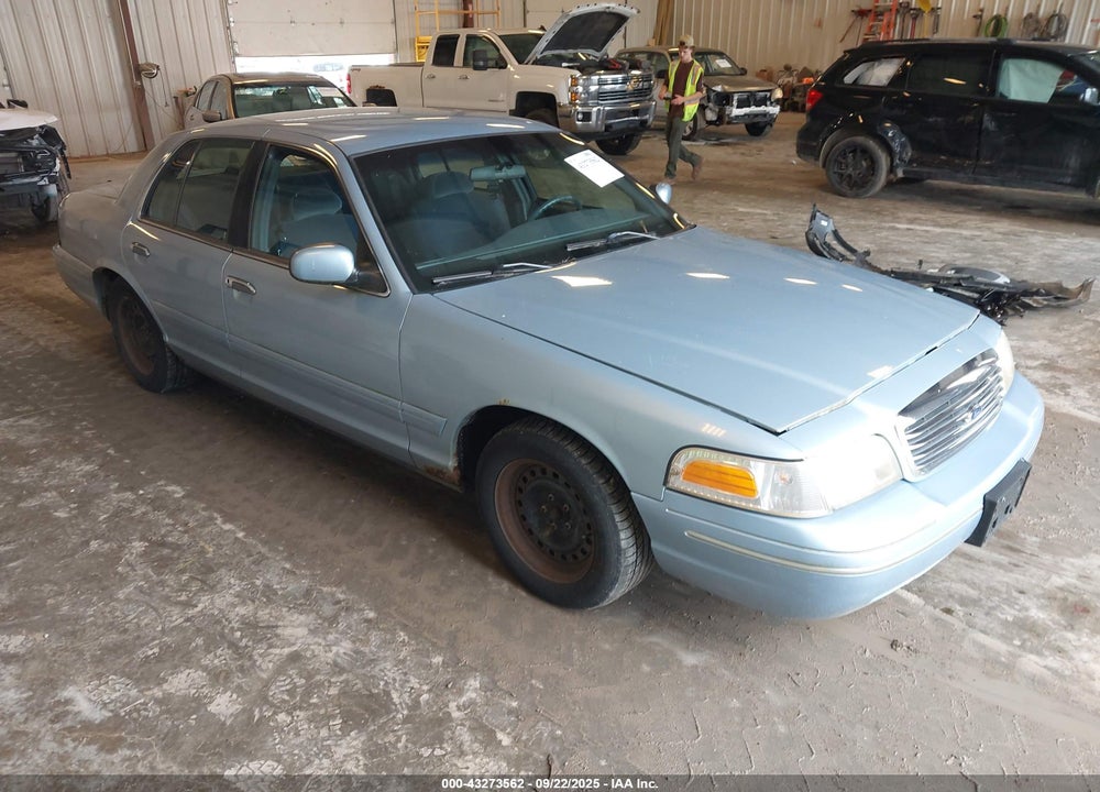1999 FORD CROWN VICTORIA VIN: 2FAFP73W0XX120137