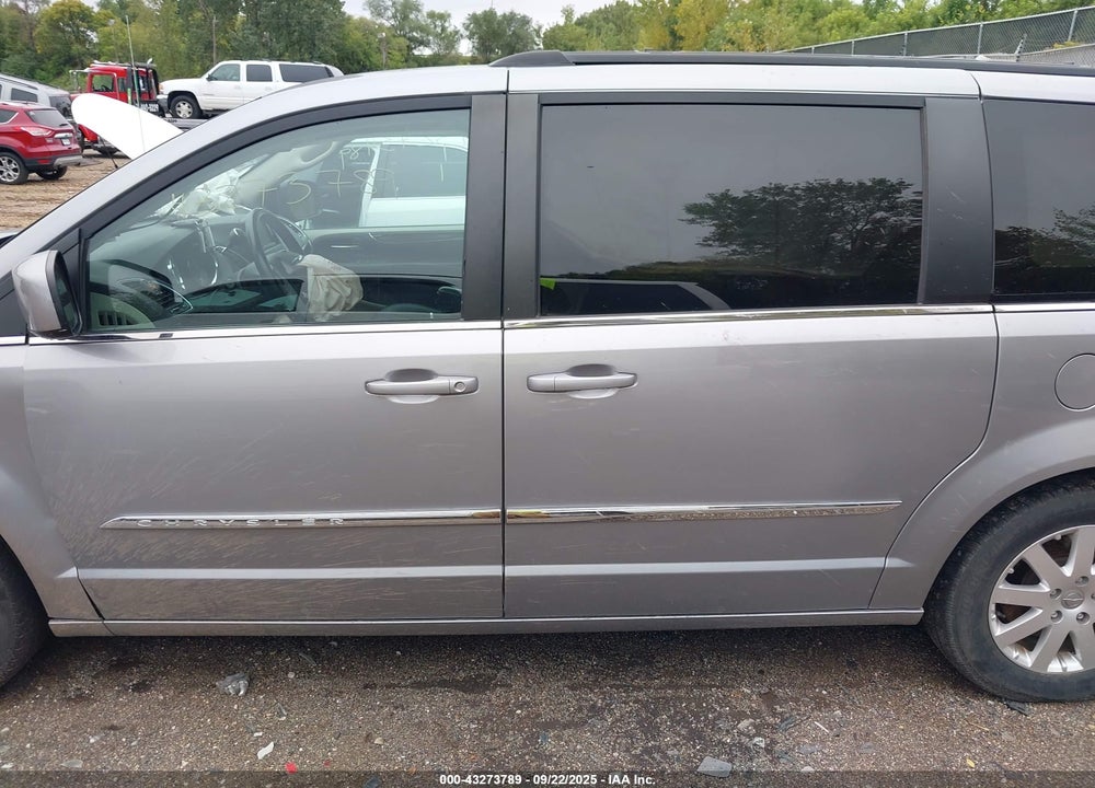 2016 CHRYSLER TOWN & COUNTRY VIN: 2C4RC1BG3GR290183