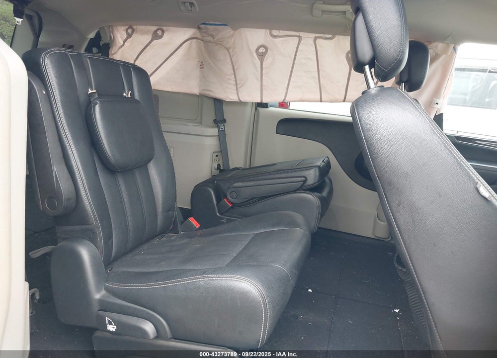 2016 CHRYSLER TOWN & COUNTRY VIN: 2C4RC1BG3GR290183