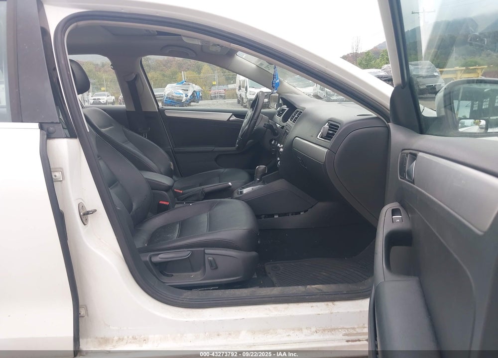 2014 VOLKSWAGEN JETTA VIN: 3VWD17AJ9EM373697