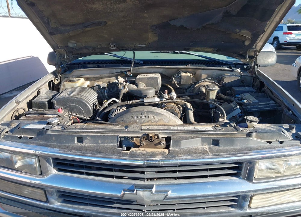 1999 CHEVROLET SUBURBAN 1500 LT VIN: 1GNFK16R0XJ387063