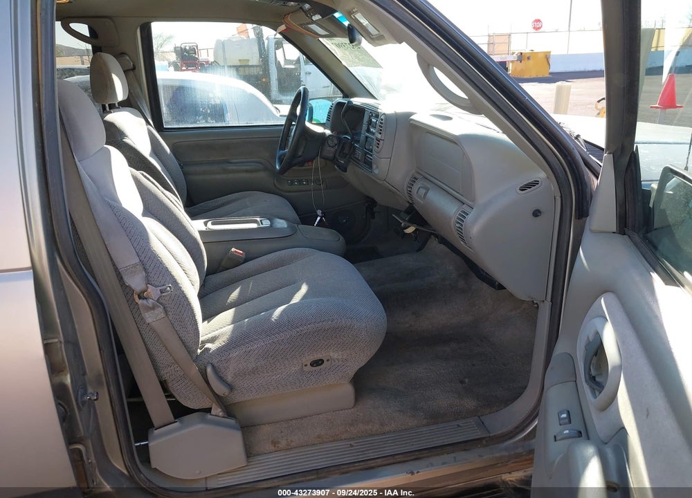 1999 CHEVROLET SUBURBAN 1500 LT VIN: 1GNFK16R0XJ387063