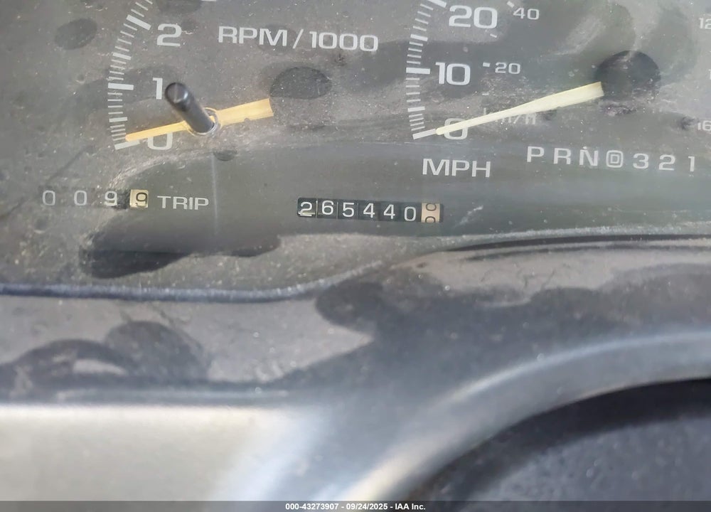 1999 CHEVROLET SUBURBAN 1500 LT VIN: 1GNFK16R0XJ387063