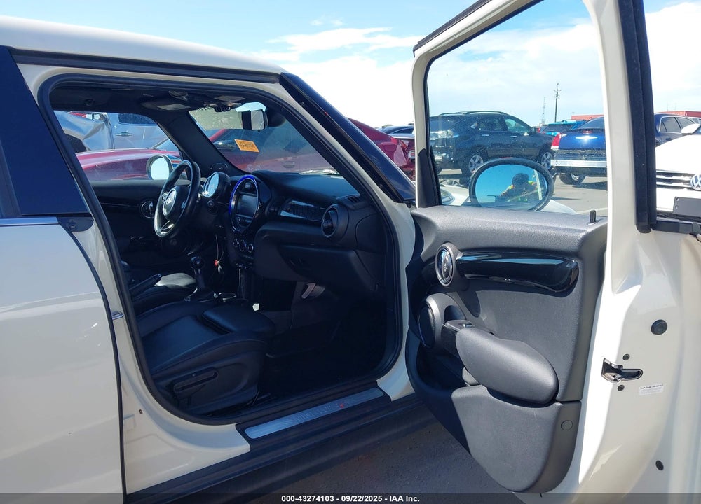 2016 MINI HARDTOP VIN: WMWXU3C5XG2B62955