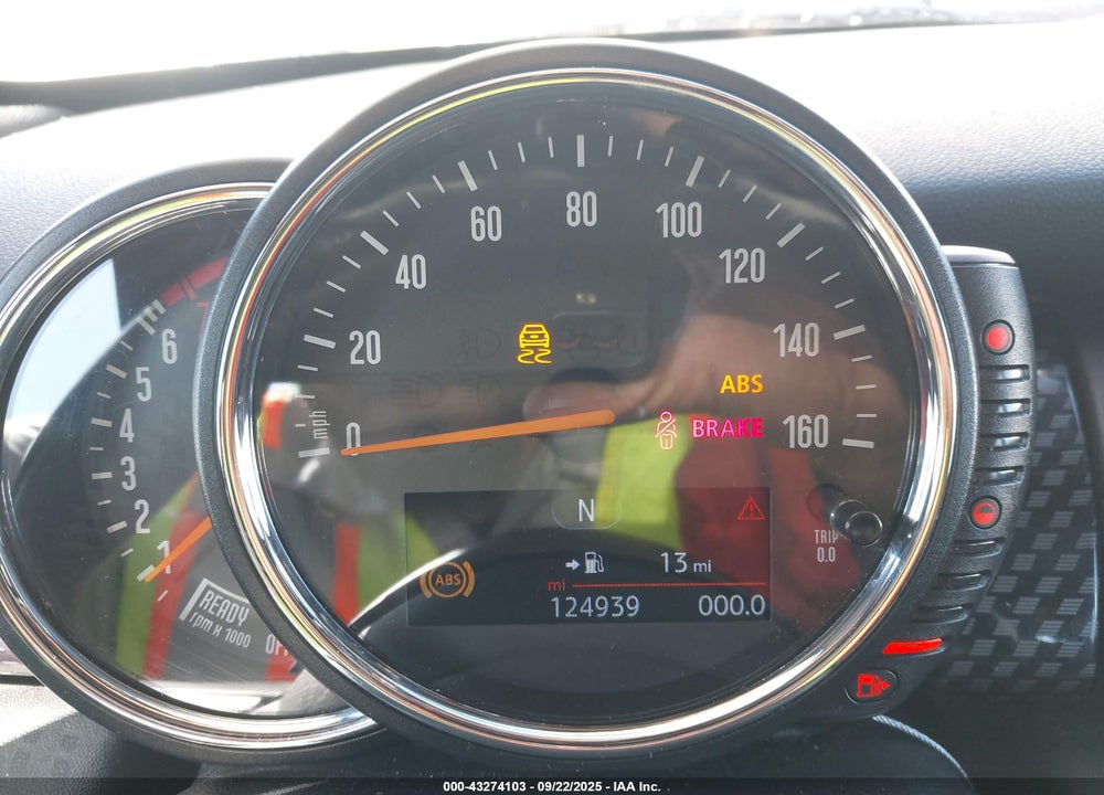 2016 MINI HARDTOP VIN: WMWXU3C5XG2B62955