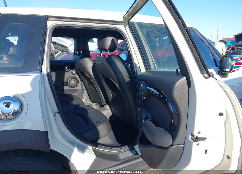 2016 MINI HARDTOP VIN: WMWXU3C5XG2B62955