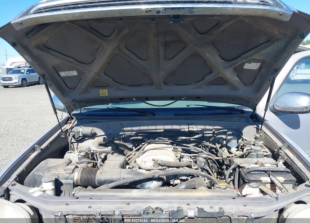 2000 TOYOTA TUNDRA SR5 V8 VIN: 5TBRT341XYS034788