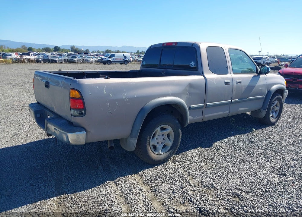 2000 TOYOTA TUNDRA SR5 V8 VIN: 5TBRT341XYS034788