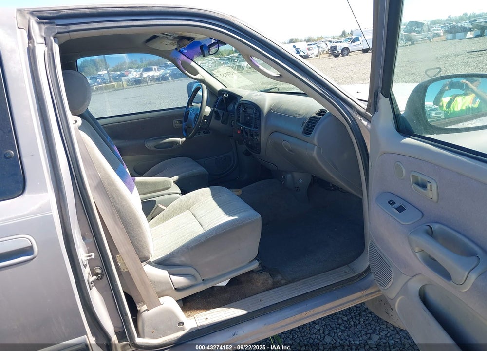 2000 TOYOTA TUNDRA SR5 V8 VIN: 5TBRT341XYS034788