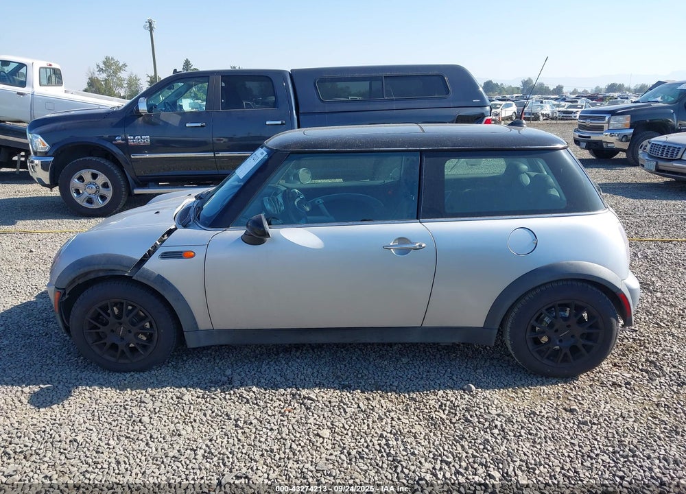 2006 MINI COOPER VIN: WMWRC33566TK67106