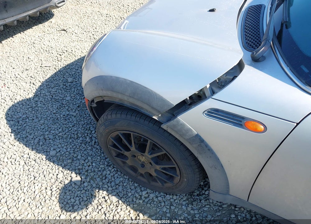 2006 MINI COOPER VIN: WMWRC33566TK67106