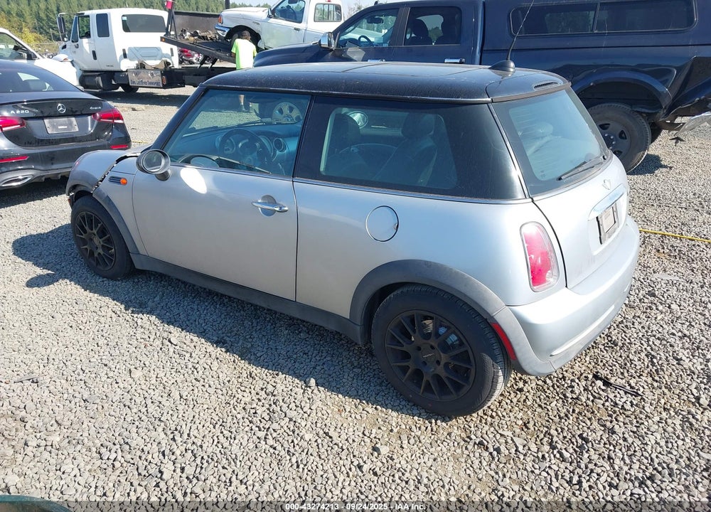 2006 MINI COOPER VIN: WMWRC33566TK67106