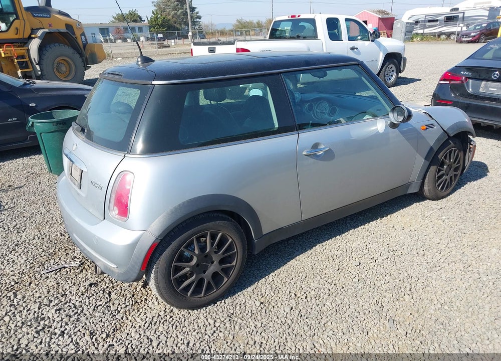 2006 MINI COOPER VIN: WMWRC33566TK67106