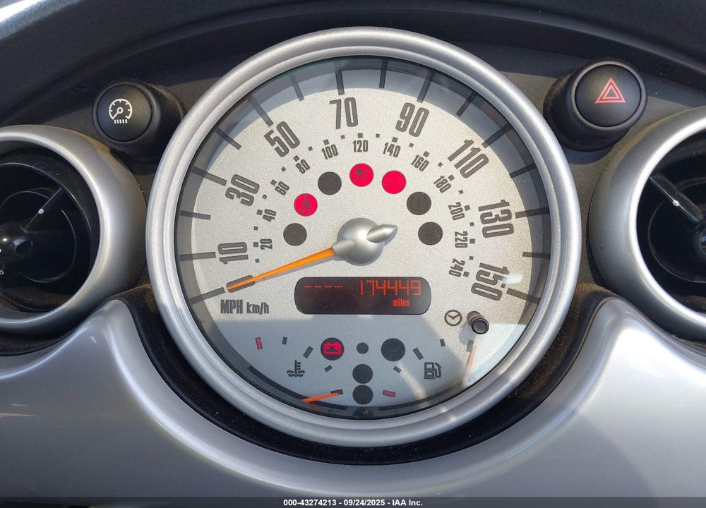 2006 MINI COOPER VIN: WMWRC33566TK67106
