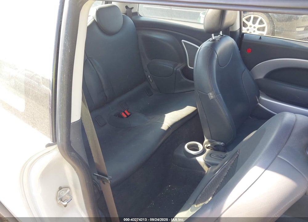2006 MINI COOPER VIN: WMWRC33566TK67106