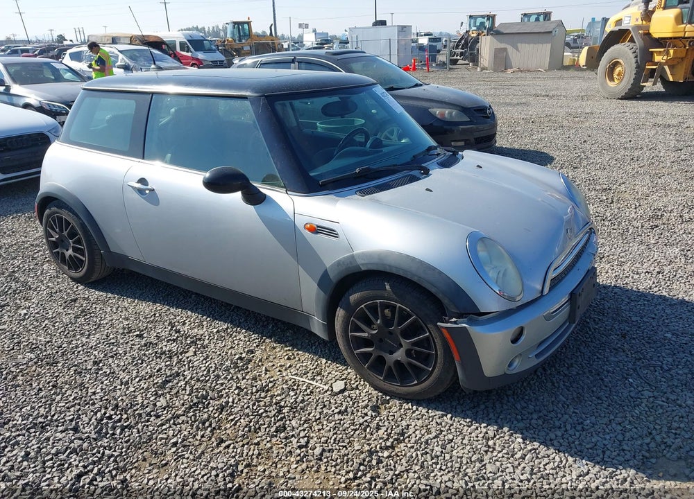 2006 MINI COOPER VIN: WMWRC33566TK67106