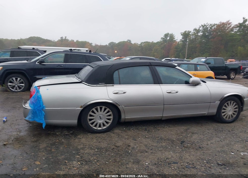 2004 LINCOLN TOWN CAR SIGNATURE VIN: 1LNHM81W34Y603990