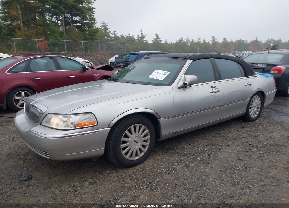 2004 LINCOLN TOWN CAR SIGNATURE VIN: 1LNHM81W34Y603990