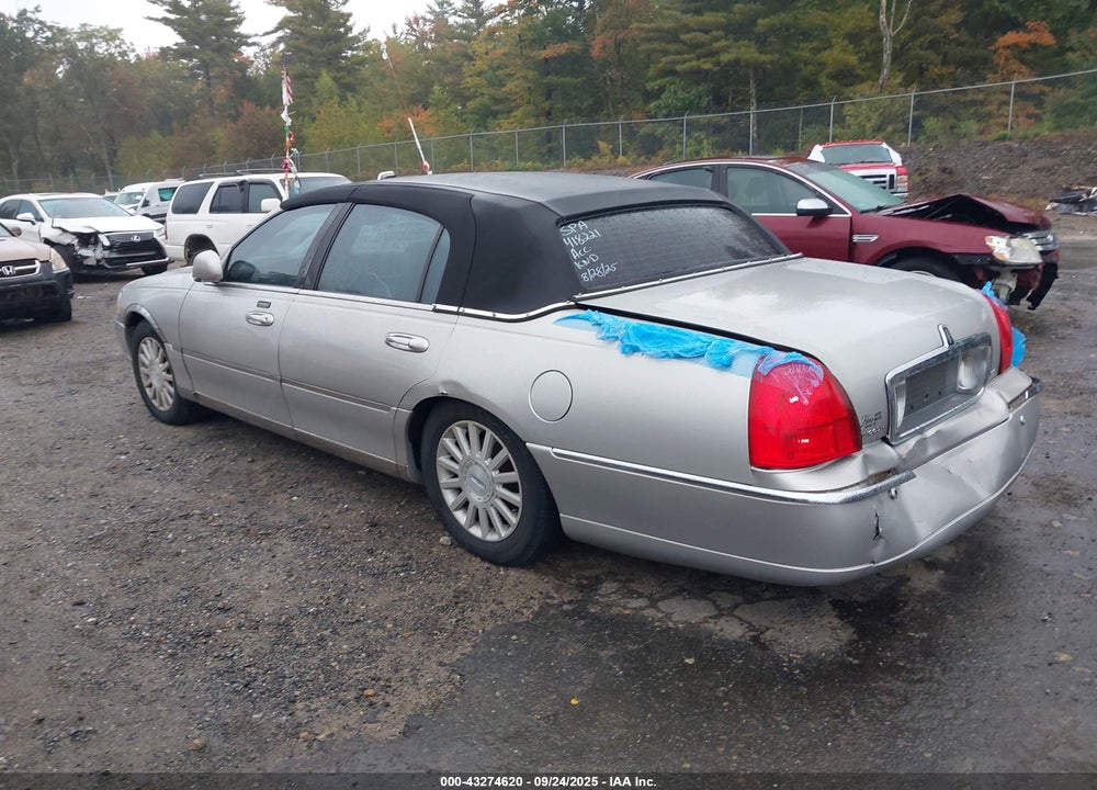 2004 LINCOLN TOWN CAR SIGNATURE VIN: 1LNHM81W34Y603990