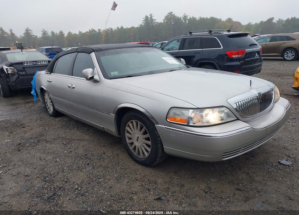 2004 LINCOLN TOWN CAR SIGNATURE VIN: 1LNHM81W34Y603990