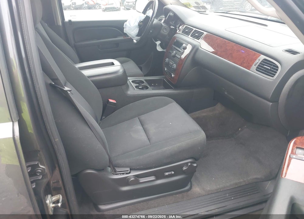 2011 CHEVROLET TAHOE VIN: 1GNSKAE02BR194988