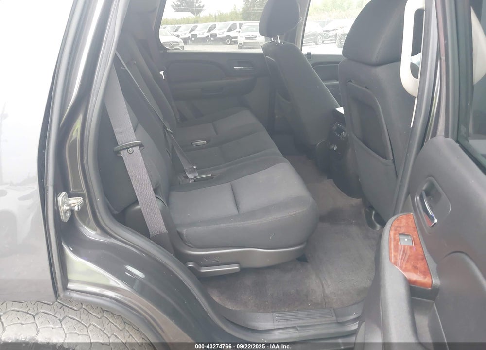 2011 CHEVROLET TAHOE VIN: 1GNSKAE02BR194988
