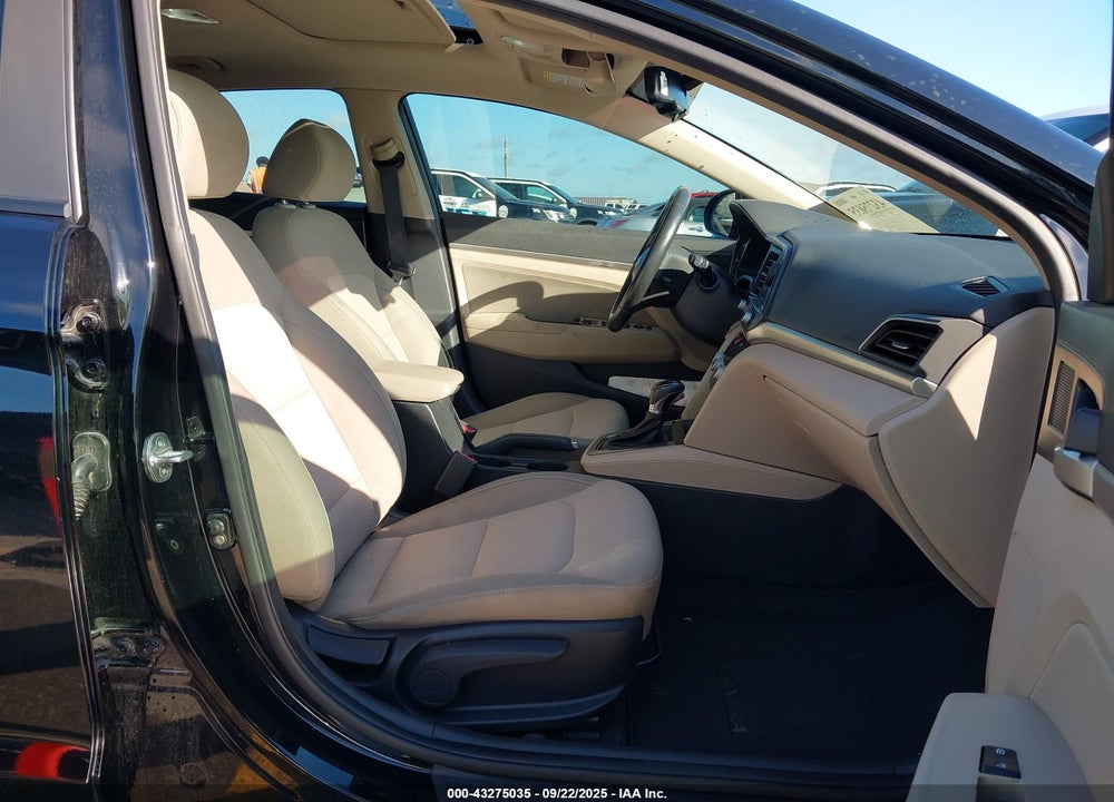 2019 HYUNDAI ELANTRA VIN: KMHD84LF4KU835429
