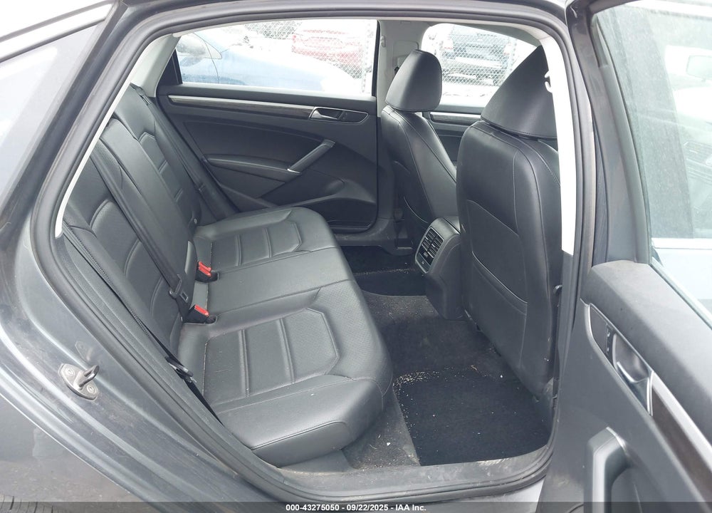 2017 VOLKSWAGEN PASSAT VIN: 1VWBT7A3XHC035041