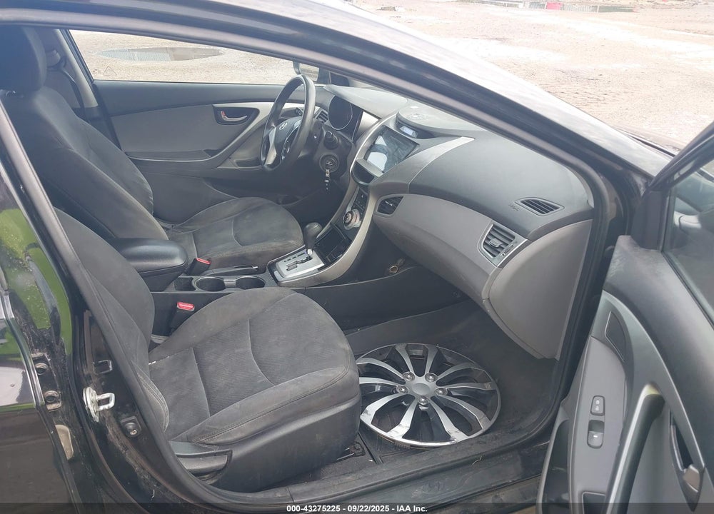 2011 HYUNDAI ELANTRA VIN: 5NPDH4AE7BH020831