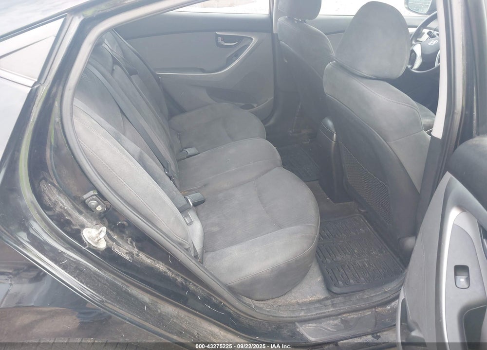 2011 HYUNDAI ELANTRA VIN: 5NPDH4AE7BH020831