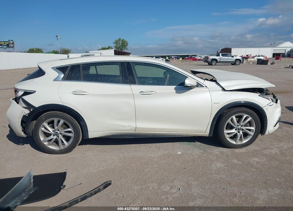2018 INFINITI QX30 VIN: SJKCH5CP8JA040847