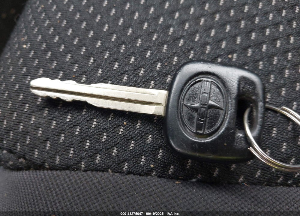 2005 SCION XB VIN: JTLKT334950176055