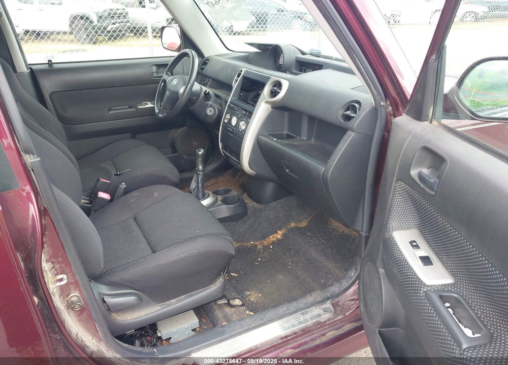 2005 SCION XB VIN: JTLKT334950176055