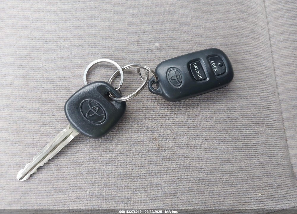 2005 TOYOTA COROLLA LE VIN: 1NXBR32E45Z435530