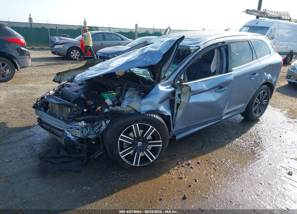 2017 VOLVO XC60 T5 DYNAMIC VIN: YV440MRR8H2103867