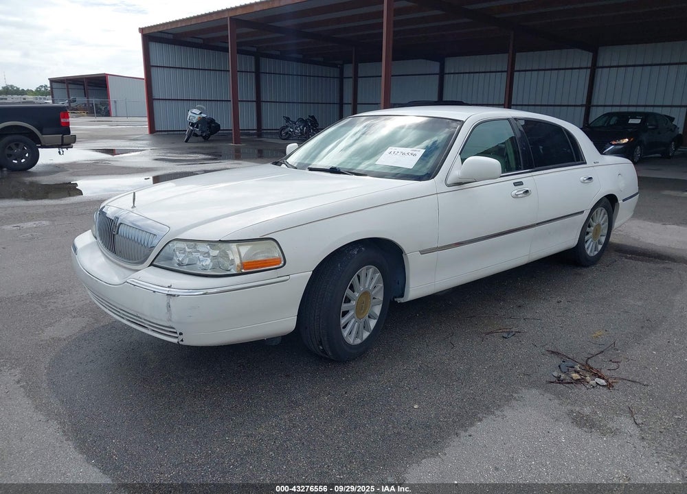2003 LINCOLN TOWN CAR SIGNATURE VIN: 1LNHM82W63Y653151