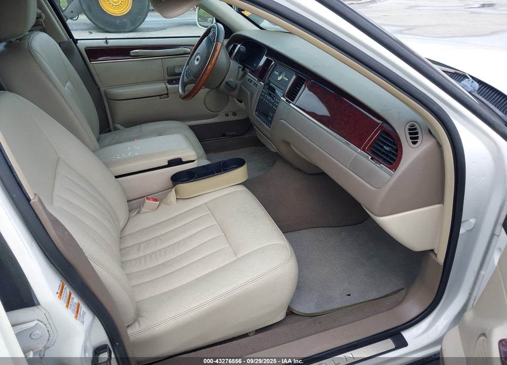 2003 LINCOLN TOWN CAR SIGNATURE VIN: 1LNHM82W63Y653151