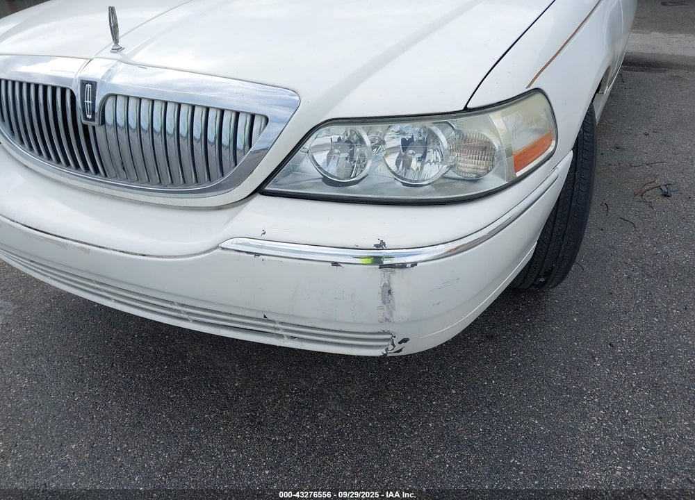 2003 LINCOLN TOWN CAR SIGNATURE VIN: 1LNHM82W63Y653151