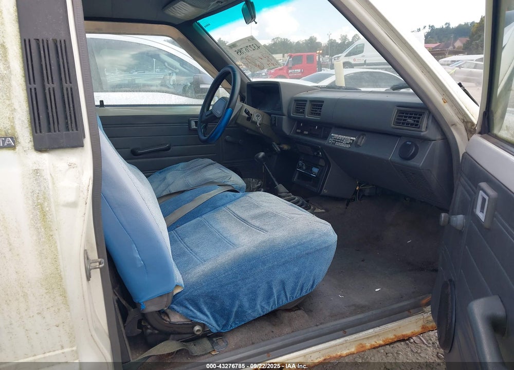 1987 TOYOTA PICKUP RN63 STD VIN: JT4RN63R5H0097617