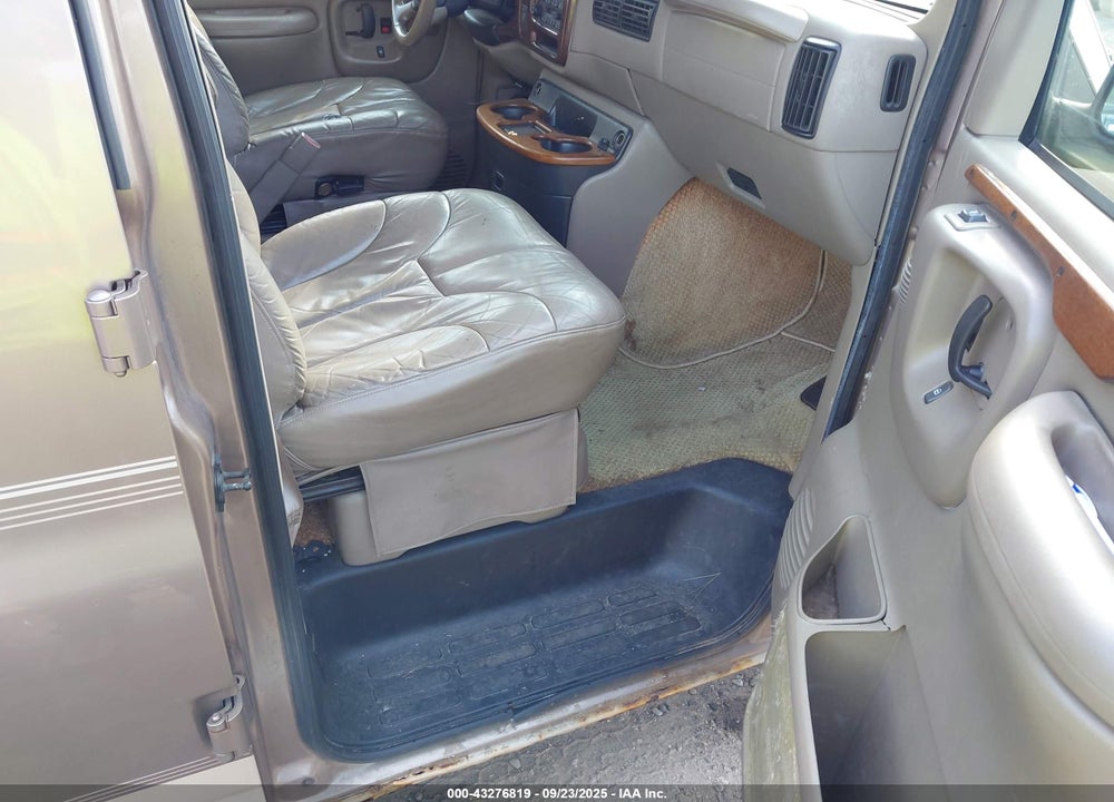 2001 CHEVROLET EXPRESS UPFITTER VIN: 1GBFG15R411115199