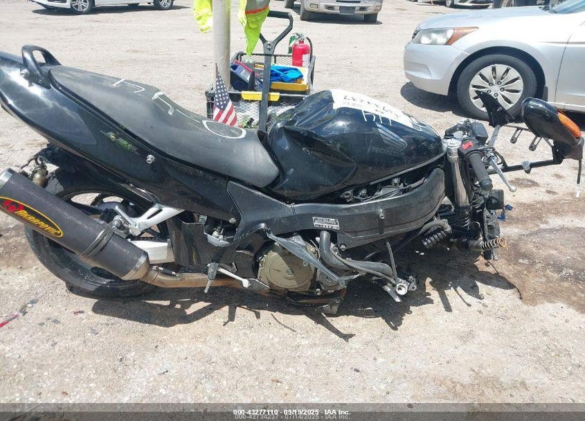 1999 HONDA CBR1100 XX VIN: JH2SC3505XM200196
