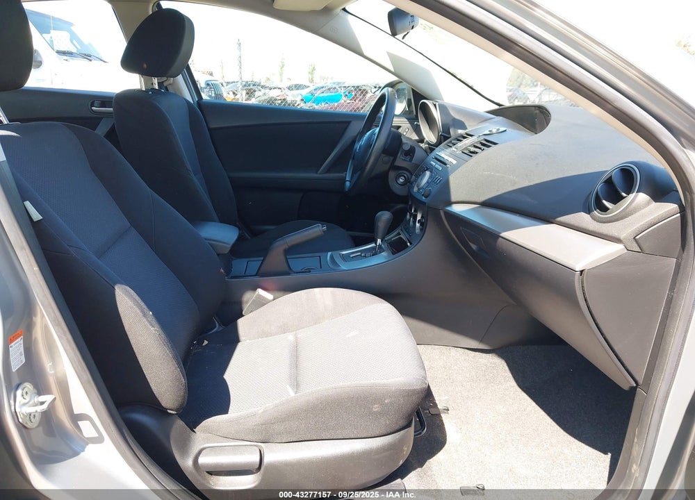 2011 MAZDA 3 VIN: JM1BL1VG5B1451868